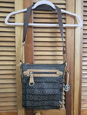 Giani Bernini Signature Logo Crossbody Bag | EUC | Like New | Everyday Chic
